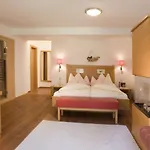 Natur- & Wanderhotel Tuxertal Tux