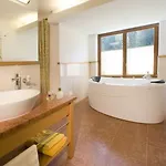 Отель Natur- & Wanderhotel Tuxertal Тукс