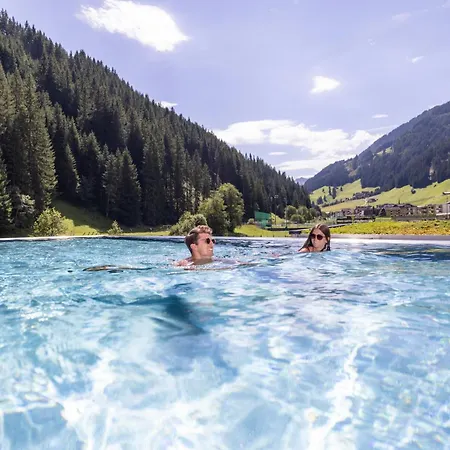 Natur- & Wanderhotel Tuxertal מלון