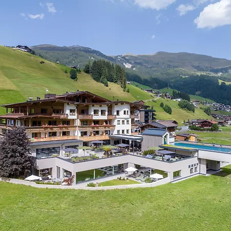 Natur- & Wanderhotel Tuxertal מלון טוקס