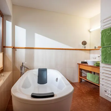 Natur- & Wanderhotel Tuxertal 4* טוקס