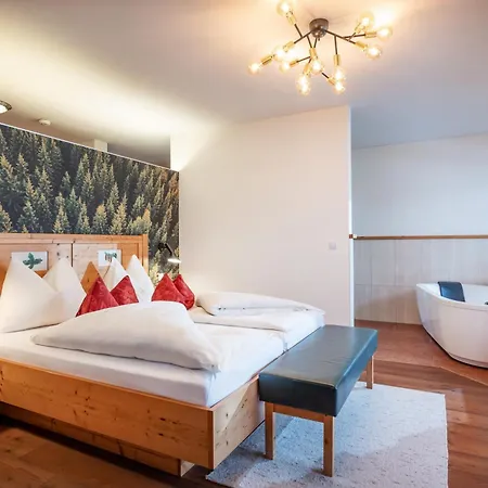 מלון Natur- & Wanderhotel Tuxertal טוקס