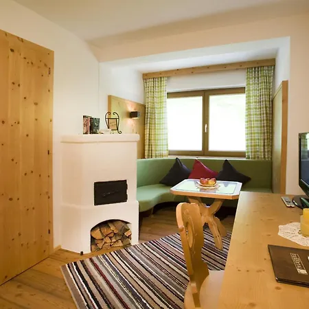 Natur- & Wanderhotel Tuxertal מלון 4*