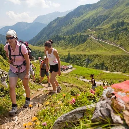 Natur- & Wanderhotel Tuxertal 4*