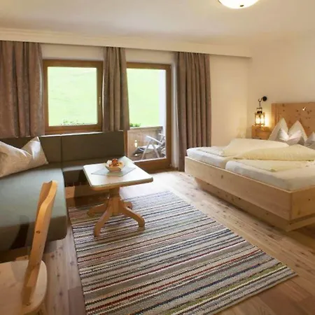 Natur- & Wanderhotel Tuxertal מלון טוקס