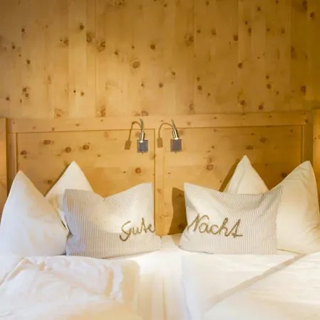 Natur- & Wanderhotel Tuxertal מלון 4*