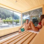 Natur- & Wanderhotel Tuxertal ホテル