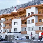 Natur- & Wanderhotel Tuxertal Ξενοδοχείο Tux