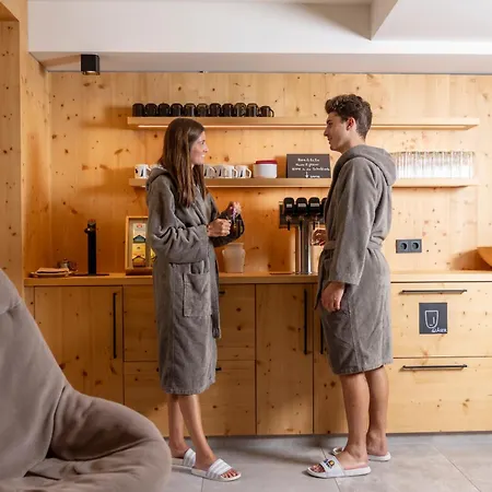 Natur- & Wanderhotel Tuxertal Szálloda 4*