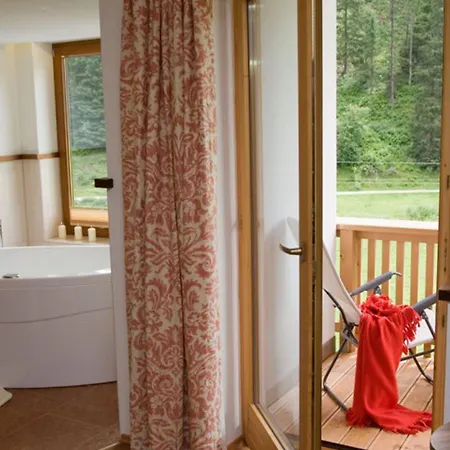Natur- & Wanderhotel Tuxertal Szálloda 4*