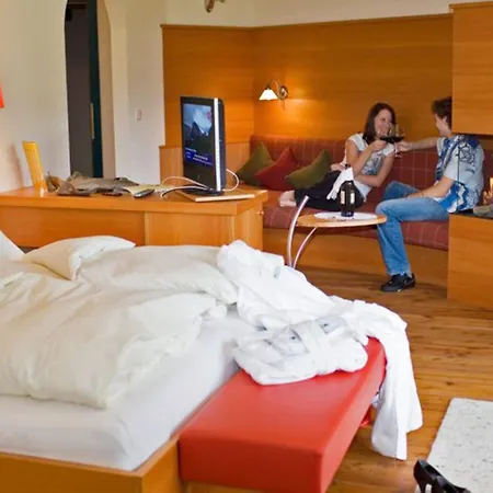 Natur- & Wanderhotel Tuxertal Szálloda